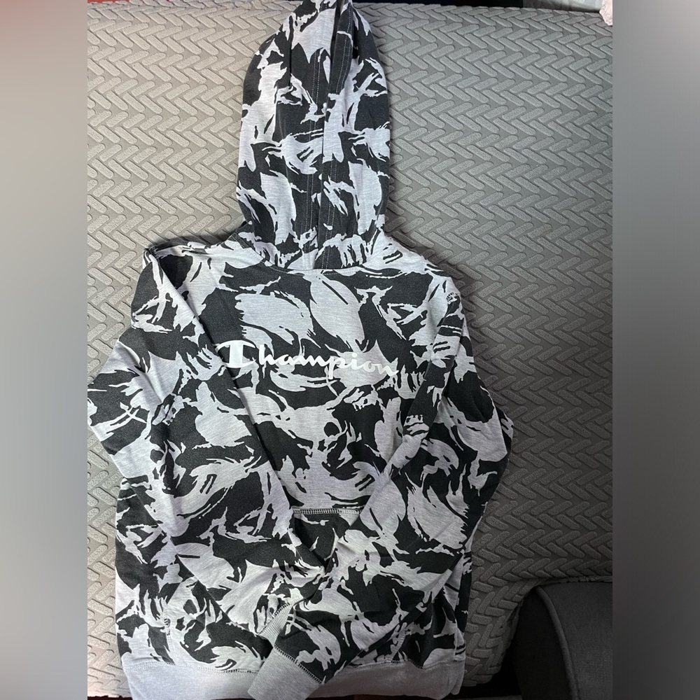 Boys Champion hoodie size XL Camo - Comfy, black and light gray